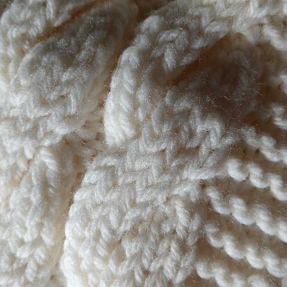 CHRISTMAS Copy HANDKNIT Ivory Cable Stitched Scarf - Picture 2 of 4
